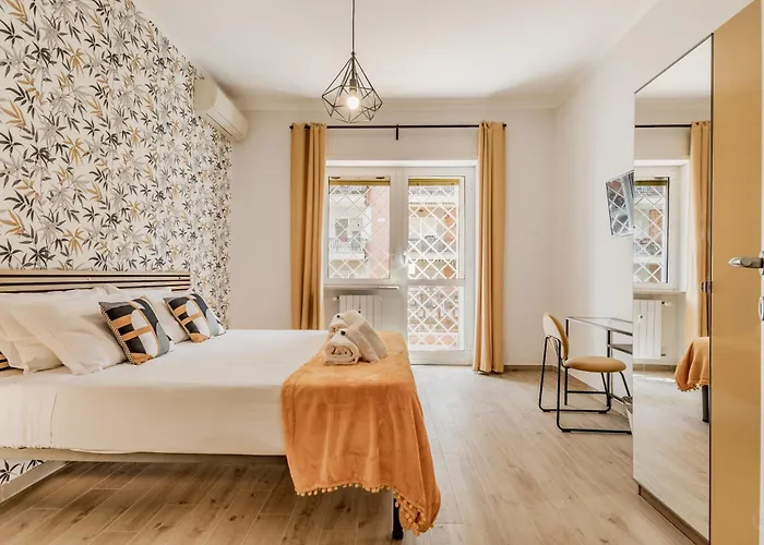 Elegant And Spacious Facing The Subway Near The Vatican *