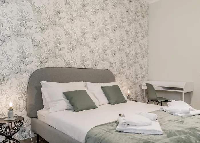 Elegant And Spacious Facing The Subway Near The Vatican Roma