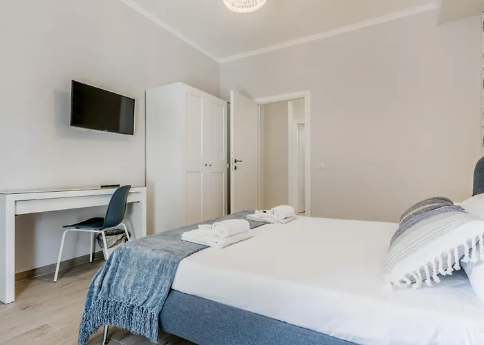 Elegant And Spacious Facing The Subway Near The Vatican Apartamento Roma