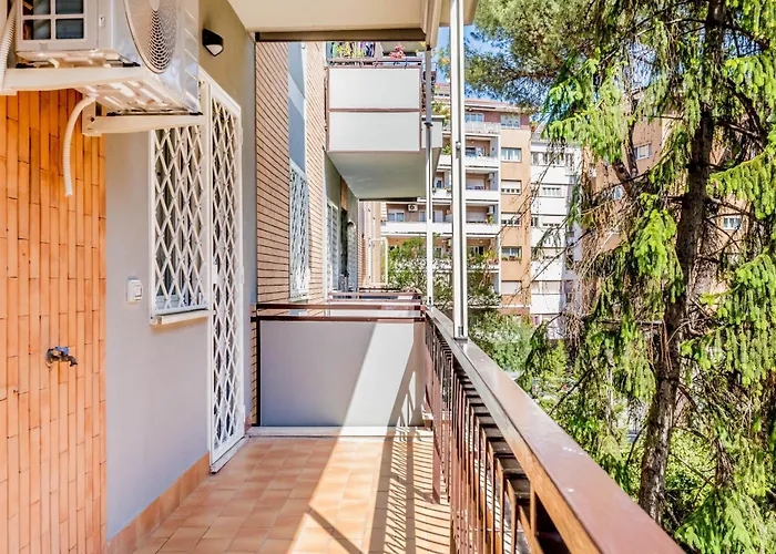 Elegant And Spacious Facing The Subway Near The Vatican Apartamento Roma