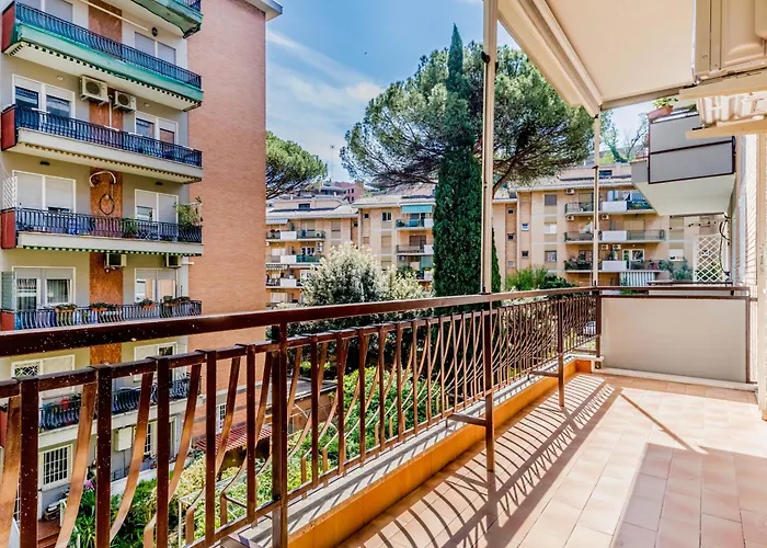 Elegant And Spacious Facing The Subway Near The Vatican Apartamento Roma